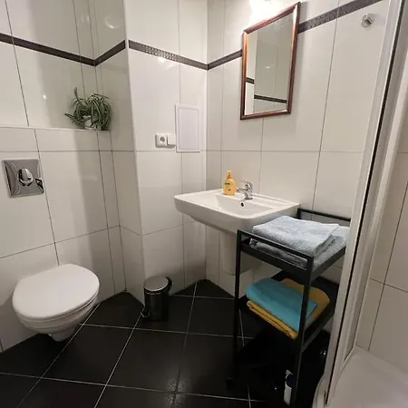Modern Krymska & Francouzska Street Apartman *