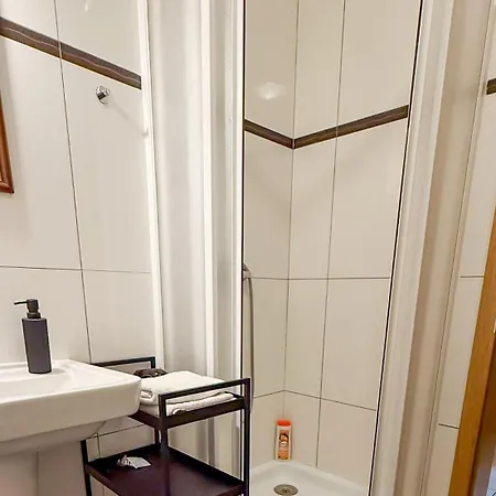 Modern Krymska & Francouzska Street Apartment *